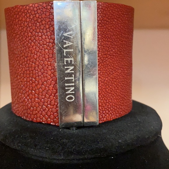 Valentino Garavani For sale is an authentic watch in excellent condition main image 4